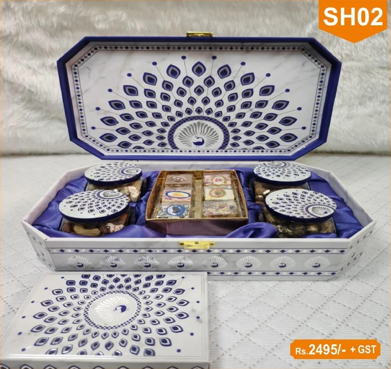 SH02 — Decorative Festive Gift Trunk — Decorative Festive Gift Trunk