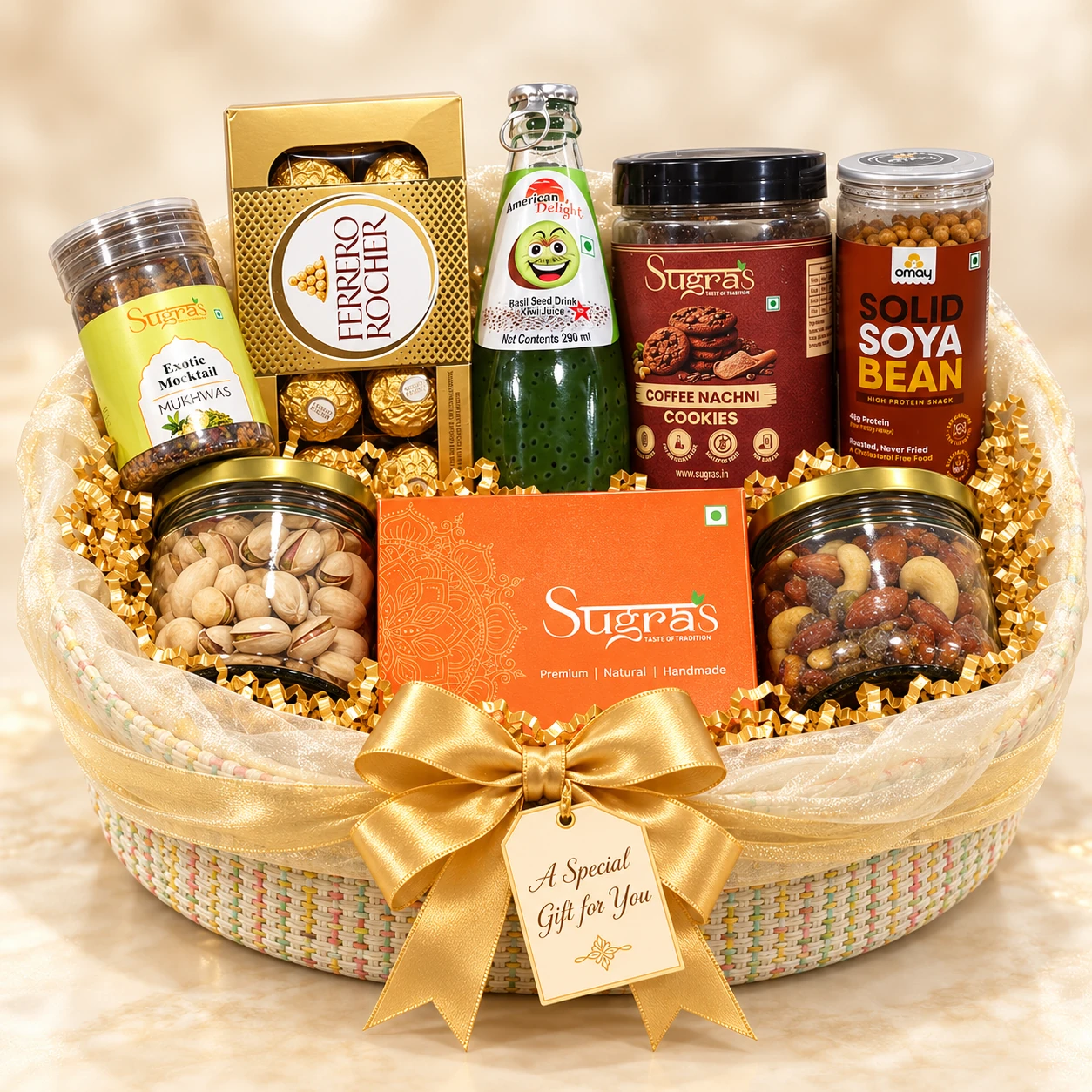 Hamper 03 — Round basket with gold ribbon